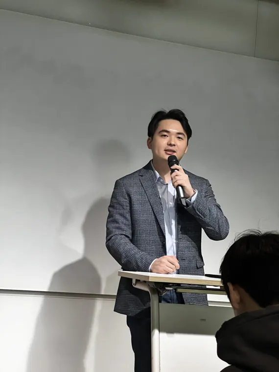 행사에서 발언하는 최웅주 구의원